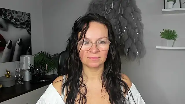 HelenLuxx online show from 12-20-24, 06:29