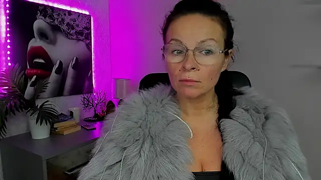HelenLuxx online show from 10-02-25, 05:47