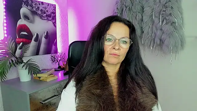 HelenLuxx online show from 10-06-25, 06:49