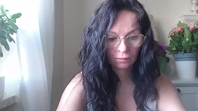 HelenLuxx online show from 10-31-25, 07:31