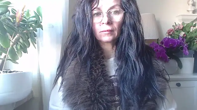 HelenLuxx online show from 11-06-25, 07:53