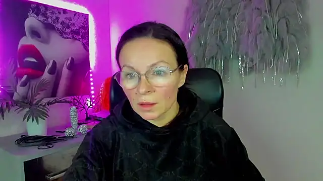 HelenLuxx online show from 01-15-26, 04:22