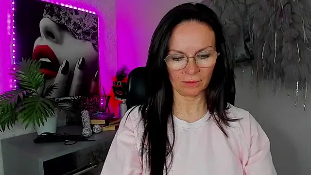 HelenLuxx online show from 04-21-26, 04:12