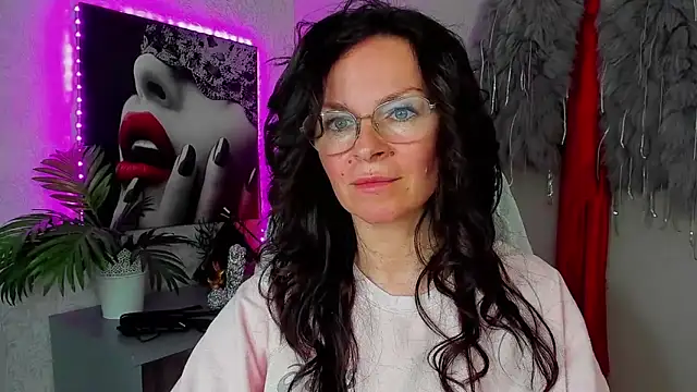 HelenLuxx online show from 04-27-26, 02:59