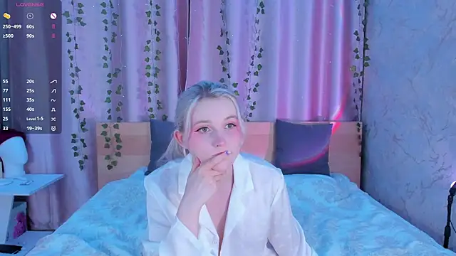 Snapshot of SweeteRose_Royce chatting on 12-01-24, 04:29 SweeteRose Royce online show from 12-01-24, 04:29