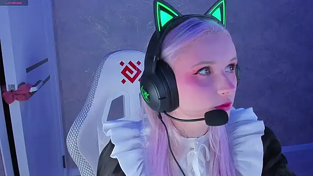 Snapshot of SweeteRose_Royce chatting on 01-03-25, 03:55 SweeteRose Royce online show from 01-03-25, 03:55