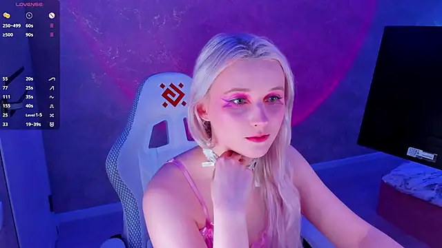 Snapshot of SweeteRose_Royce chatting on 01-13-25, 04:08 SweeteRose Royce online show from 01-13-25, 04:08