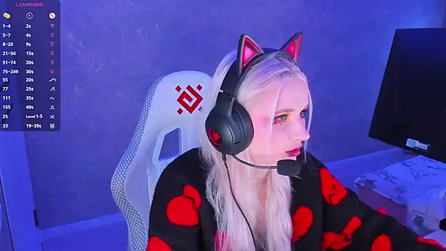 Snapshot of SweeteRose_Royce chatting on 01-15-25, 01:09 SweeteRose Royce online show from 01-15-25, 01:09