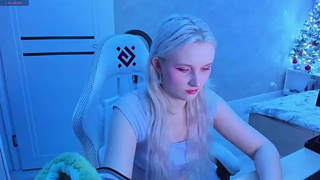 Snapshot of SweeteRose_Royce chatting on 01-17-25, 02:50 SweeteRose Royce online show from 01-17-25, 02:50