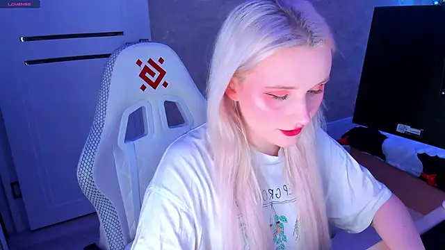 Snapshot of SweeteRose_Royce chatting on 01-21-25, 04:37 SweeteRose Royce online show from 01-21-25, 04:37