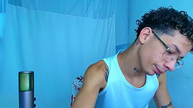 Snapshot of mateodeamjo chatting on 04-21-26, 02:51 mateodeamjo online show from 04-21-26, 02:51
