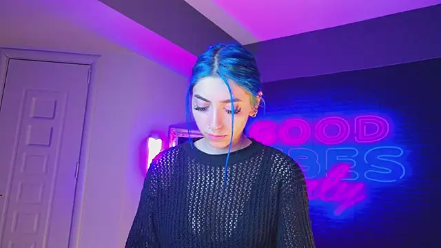 Snapshot of AriaVoss chatting on 12-12-24, 09:04 AriaVoss online show from 12-12-24, 09:04