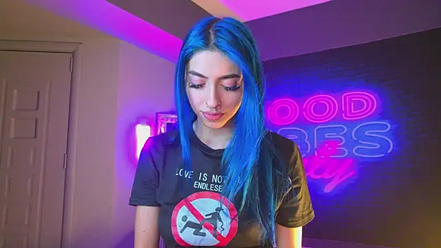 Snapshot of AriaVoss chatting on 12-13-24, 03:16 AriaVoss online show from 12-13-24, 03:16