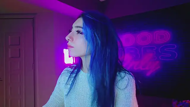 Snapshot of AriaVoss chatting on 12-14-24, 08:51 AriaVoss online show from 12-14-24, 08:51