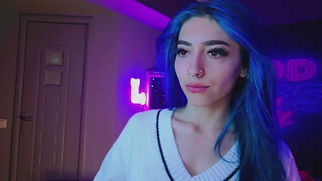 Snapshot of AriaVoss chatting on 12-19-24, 08:44 AriaVoss online show from 12-19-24, 08:44