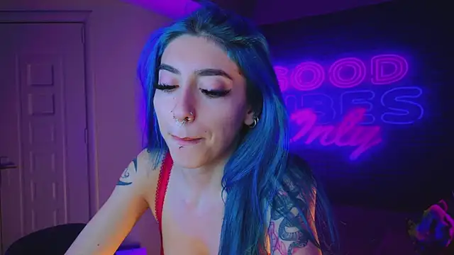 Snapshot of AriaVoss chatting on 12-21-24, 11:56 AriaVoss online show from 12-21-24, 11:56