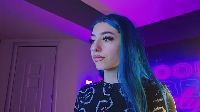 Snapshot of AriaVoss chatting on 12-23-24, 08:36 AriaVoss online show from 12-23-24, 08:36