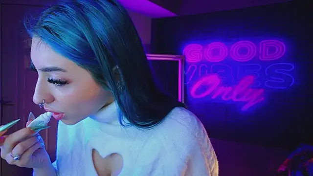 Snapshot of AriaVoss chatting on 12-27-24, 08:39 AriaVoss online show from 12-27-24, 08:39