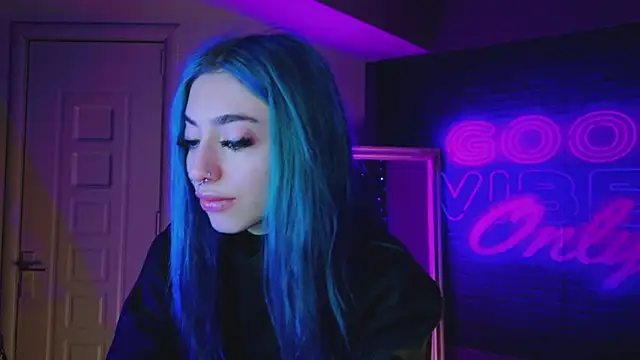 Snapshot of AriaVoss chatting on 01-07-25, 08:31 AriaVoss online show from 01-07-25, 08:31