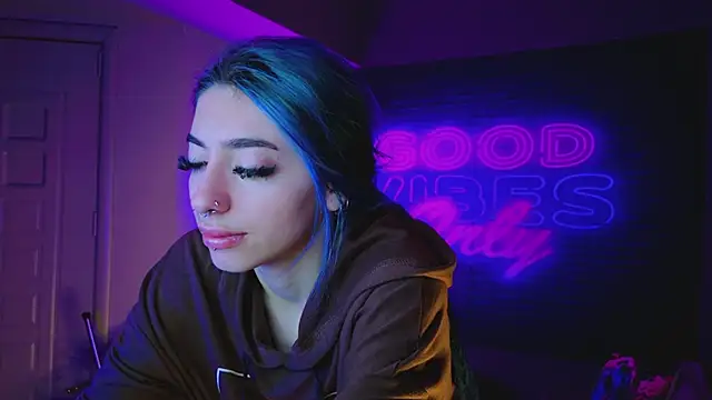 Snapshot of AriaVoss chatting on 01-10-25, 08:48 AriaVoss online show from 01-10-25, 08:48