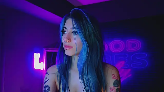 Snapshot of AriaVoss chatting on 01-14-25, 02:40 AriaVoss online show from 01-14-25, 02:40