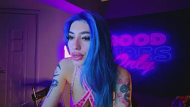 Snapshot of AriaVoss chatting on 01-15-25, 12:41 AriaVoss online show from 01-15-25, 12:41