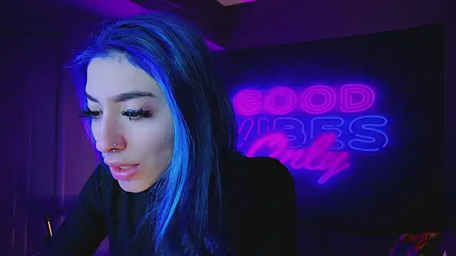 Snapshot of AriaVoss chatting on 01-18-25, 08:30 AriaVoss online show from 01-18-25, 08:30