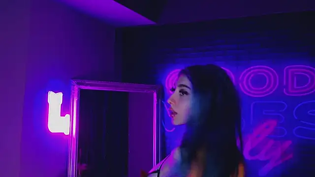 Snapshot of AriaVoss chatting on 01-20-25, 08:18 AriaVoss online show from 01-20-25, 08:18