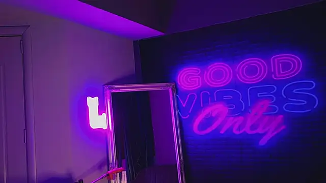 Snapshot of AriaVoss chatting on 01-22-25, 08:28 AriaVoss online show from 01-22-25, 08:28