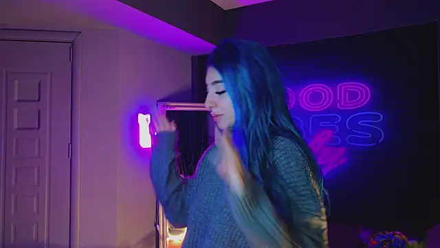 Snapshot of AriaVoss chatting on 02-04-25, 09:10 AriaVoss online show from 02-04-25, 09:10