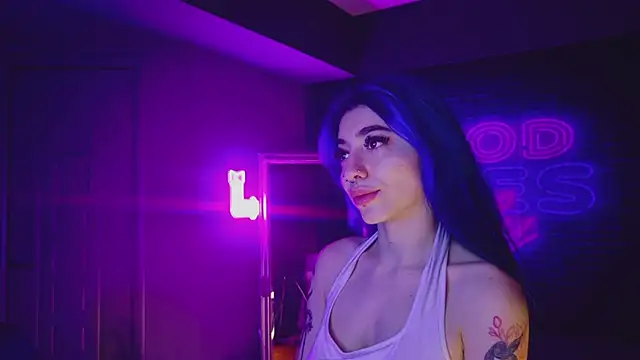 Snapshot of AriaVoss chatting on 02-06-25, 08:34 AriaVoss online show from 02-06-25, 08:34