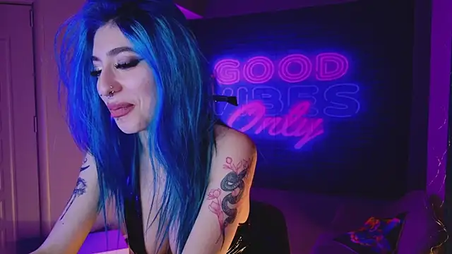 Snapshot of AriaVoss chatting on 02-08-25, 11:34 AriaVoss online show from 02-08-25, 11:34