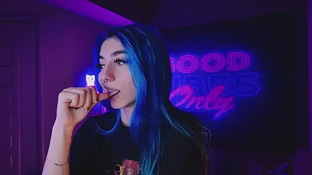 Snapshot of AriaVoss chatting on 02-11-25, 07:16 AriaVoss online show from 02-11-25, 07:16