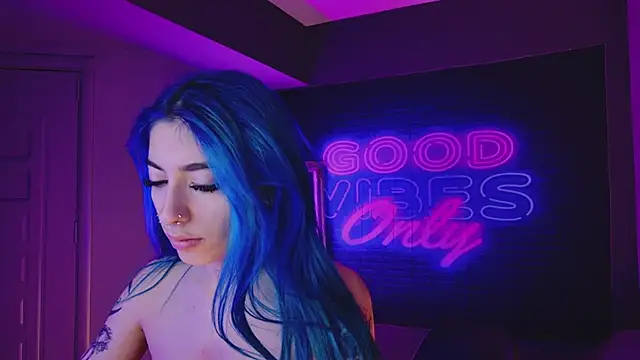 Snapshot of AriaVoss chatting on 02-12-25, 08:18 AriaVoss online show from 02-12-25, 08:18