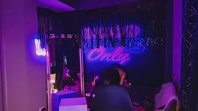 Snapshot of AriaVoss chatting on 02-13-25, 08:24 AriaVoss online show from 02-13-25, 08:24