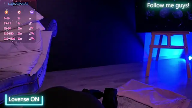 Snapshot of AriaVoss chatting on 10-08-25, 09:01 AriaVoss online show from 10-08-25, 09:01