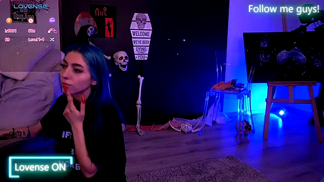 Snapshot of AriaVoss chatting on 10-13-25, 09:04 AriaVoss online show from 10-13-25, 09:04