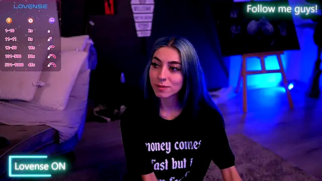 Snapshot of AriaVoss chatting on 10-21-25, 08:53 AriaVoss online show from 10-21-25, 08:53