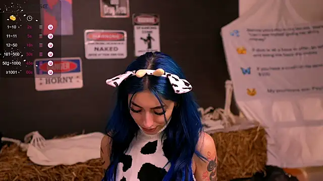 Snapshot of AriaVoss chatting on 10-30-25, 10:54 AriaVoss online show from 10-30-25, 10:54