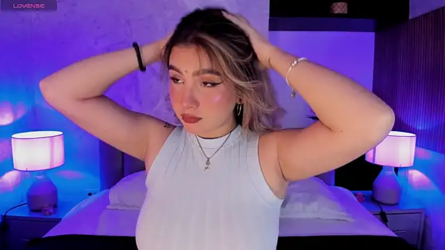 Snapshot of SamantaBone chatting on 01-14-25, 08:48 SamantaBone online show from 01-14-25, 08:48