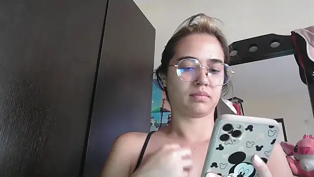 trianabell online show from 03-28-26, 03:00