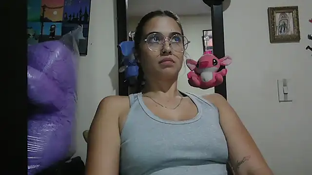 trianabell online show from 04-21-26, 02:26