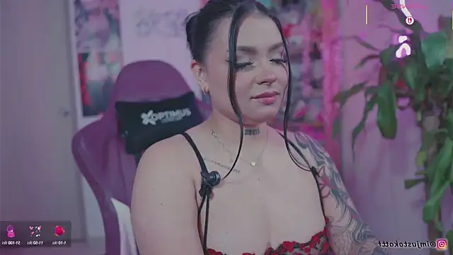 Snapshot of sensualkattt chatting on 09-15-25, 01:00 sensualkattt online show from 09-15-25, 01:00