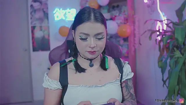 Snapshot of sensualkattt chatting on 09-20-25, 01:34 sensualkattt online show from 09-20-25, 01:34