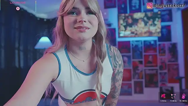 Snapshot of sensualkattt chatting on 10-22-25, 01:44 sensualkattt online show from 10-22-25, 01:44