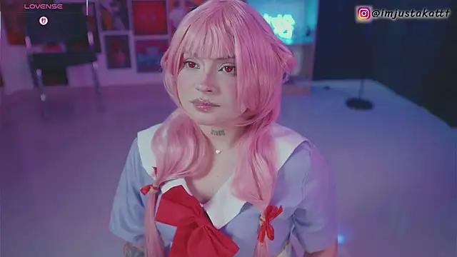 Snapshot of sensualkattt chatting on 10-26-25, 02:01 sensualkattt online show from 10-26-25, 02:01