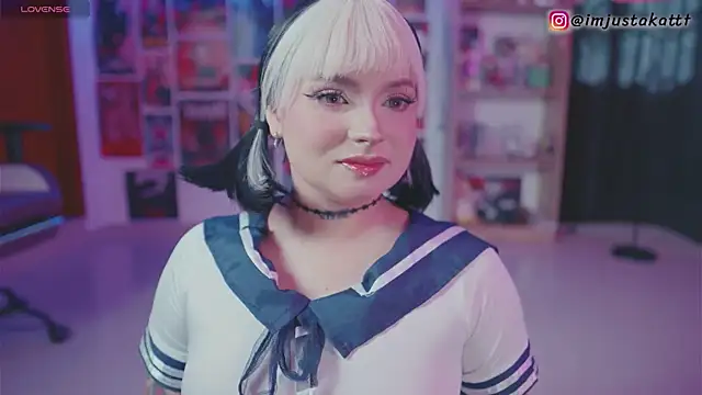 Snapshot of sensualkattt chatting on 10-28-25, 01:03 sensualkattt online show from 10-28-25, 01:03