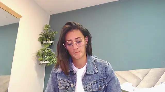 SharisWillian online show from 12-23-25, 03:59