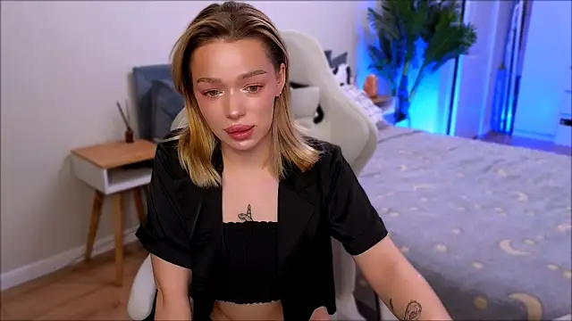 Lily Yin online show from 12-18-25, 05:24