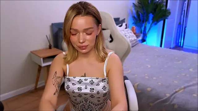 Lily Yin online show from 12-19-25, 05:36